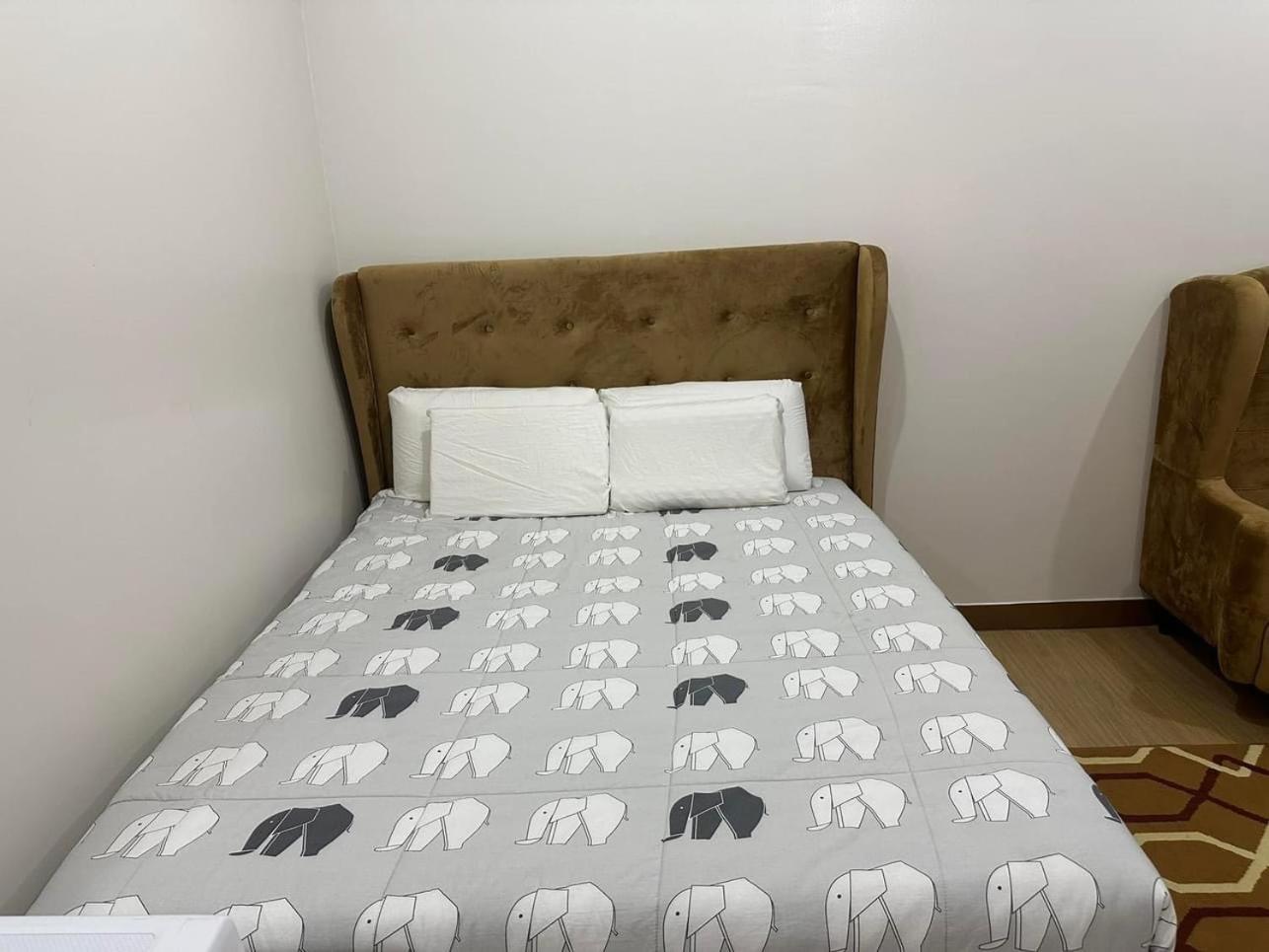 Starlight Suites Trece Martires Exteriör bild
