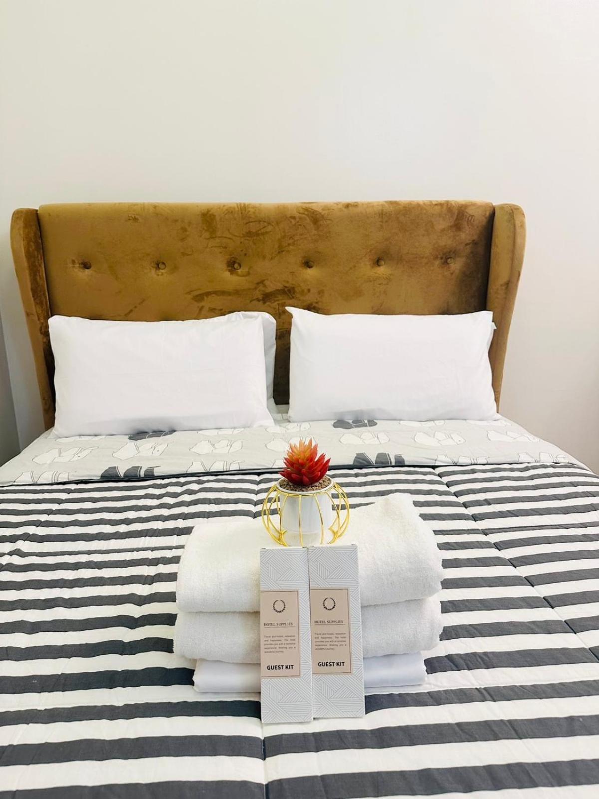 Starlight Suites Trece Martires Exteriör bild