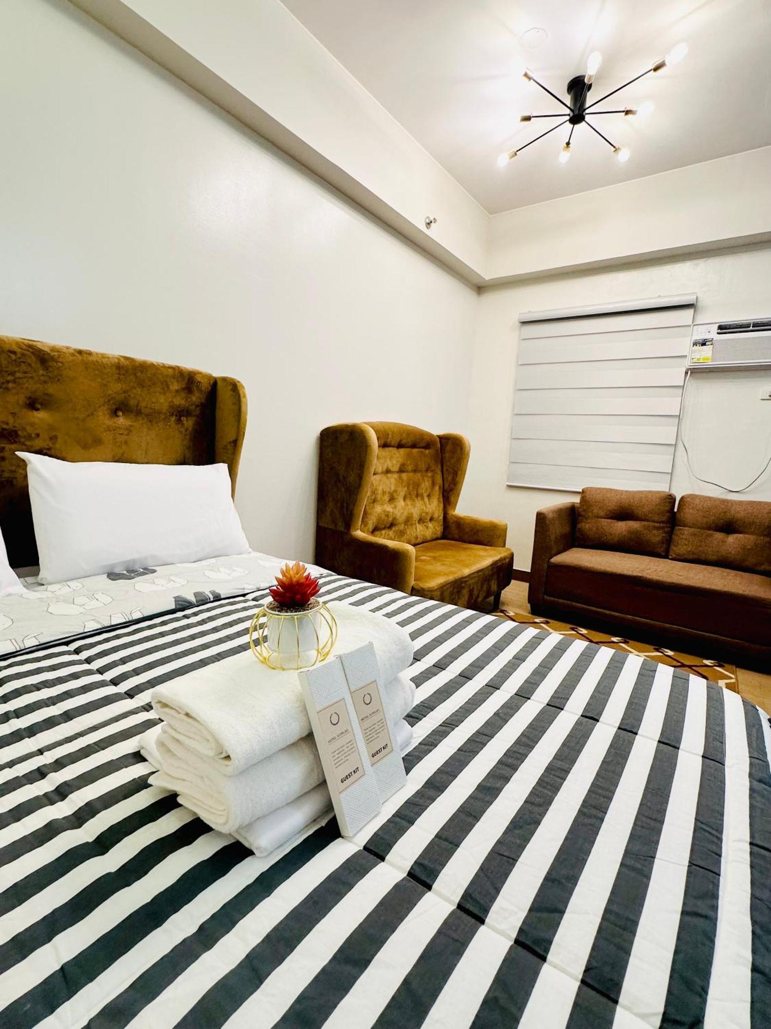 Starlight Suites Trece Martires Exteriör bild