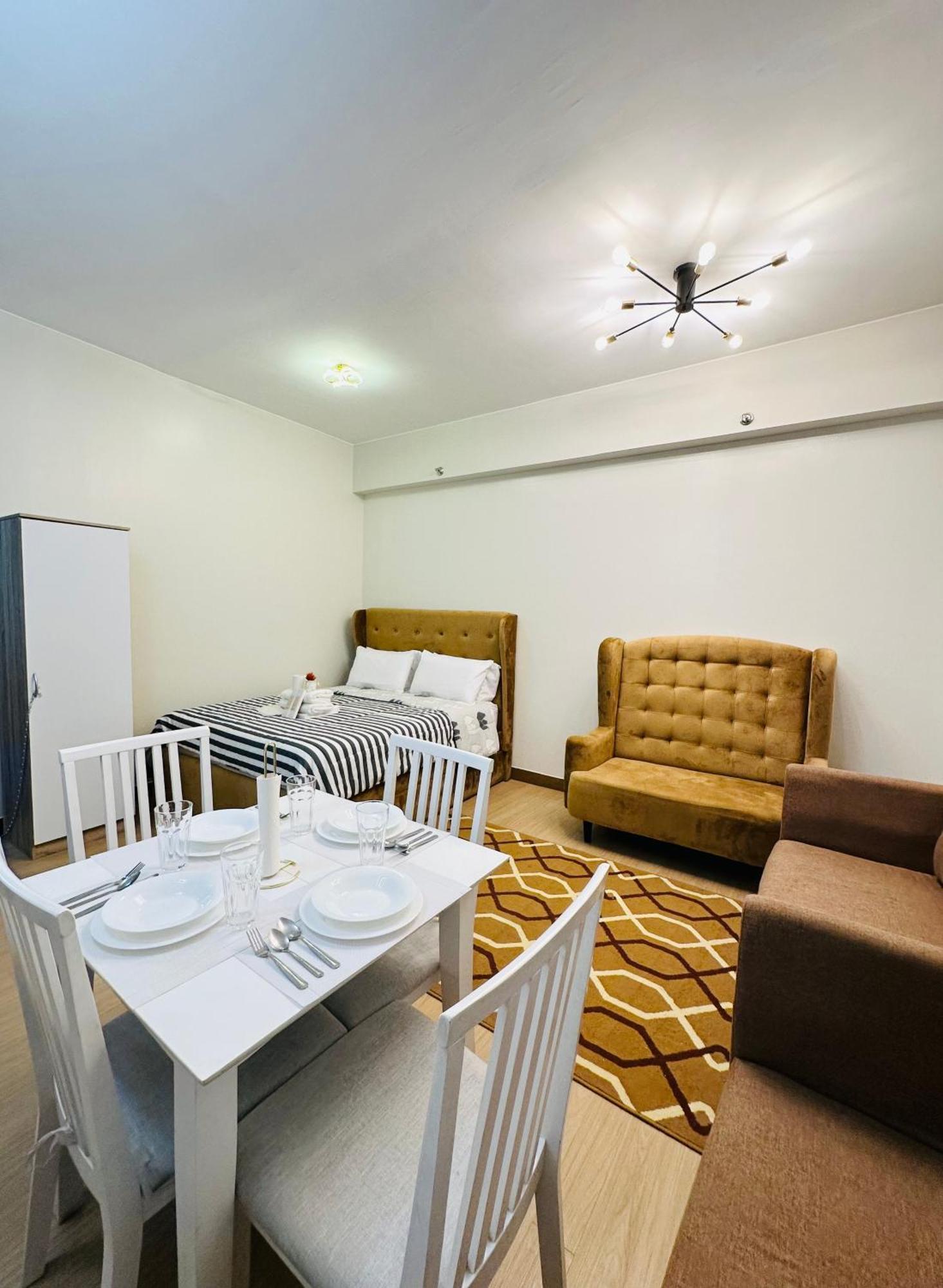 Starlight Suites Trece Martires Exteriör bild