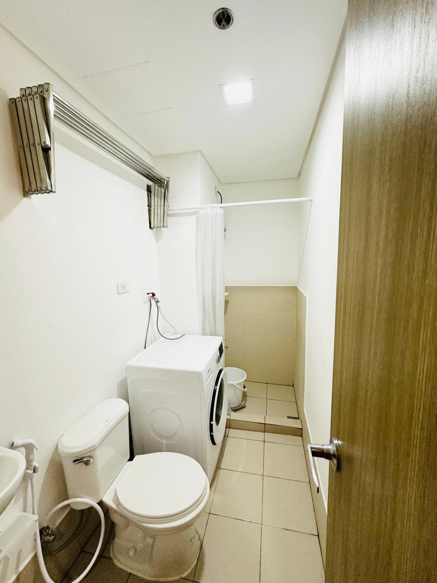 Starlight Suites Trece Martires Exteriör bild
