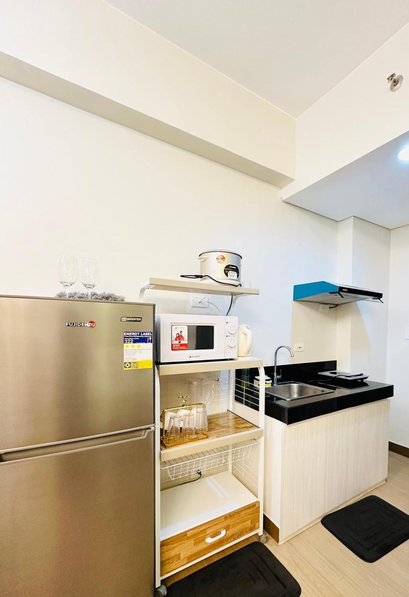 Starlight Suites Trece Martires Exteriör bild