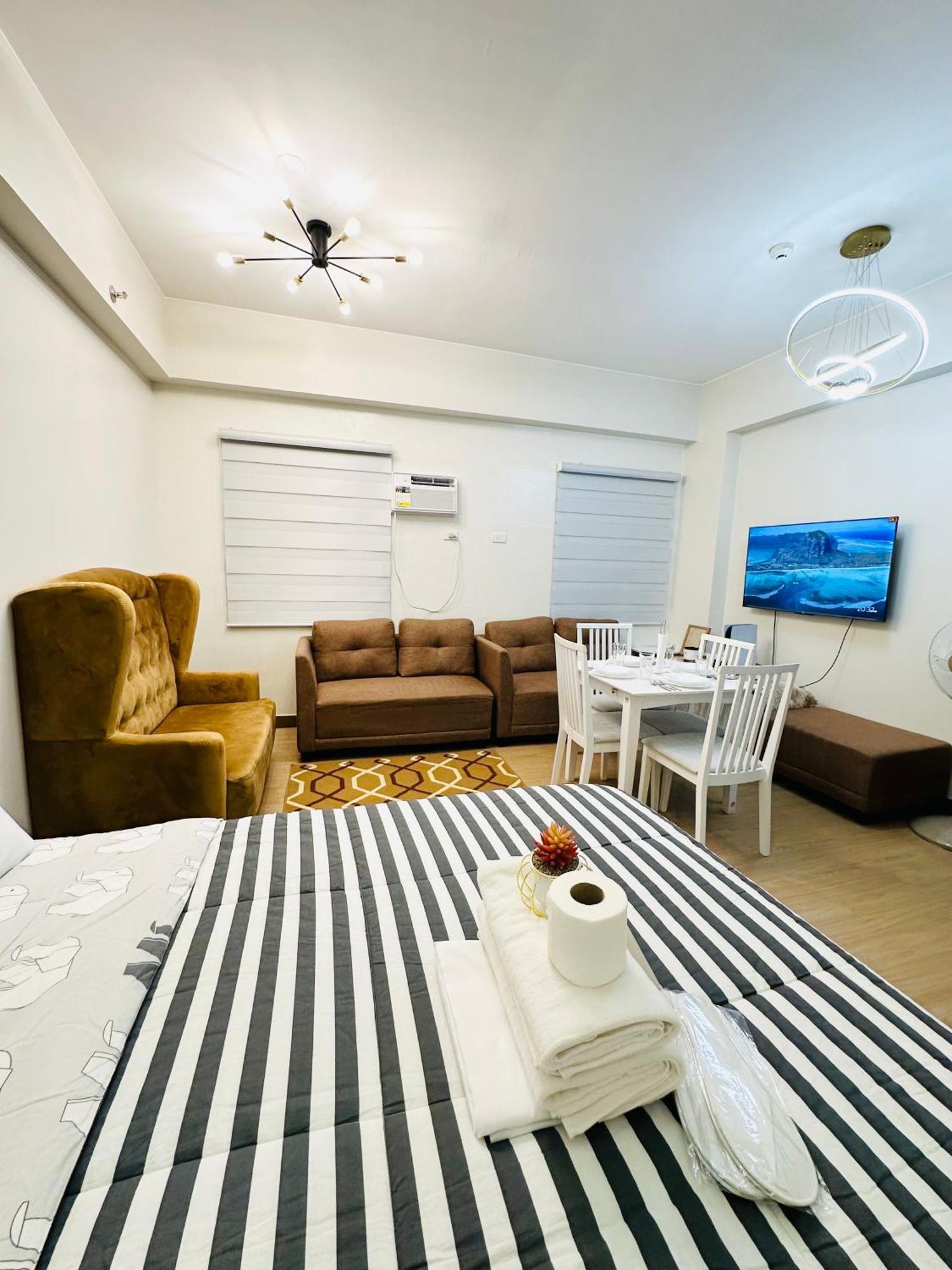 Starlight Suites Trece Martires Exteriör bild