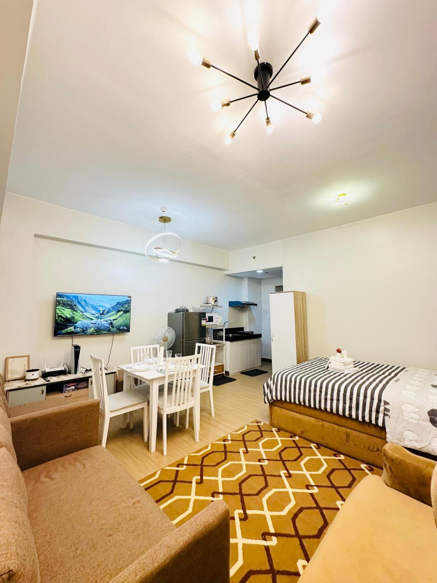 Starlight Suites Trece Martires Exteriör bild