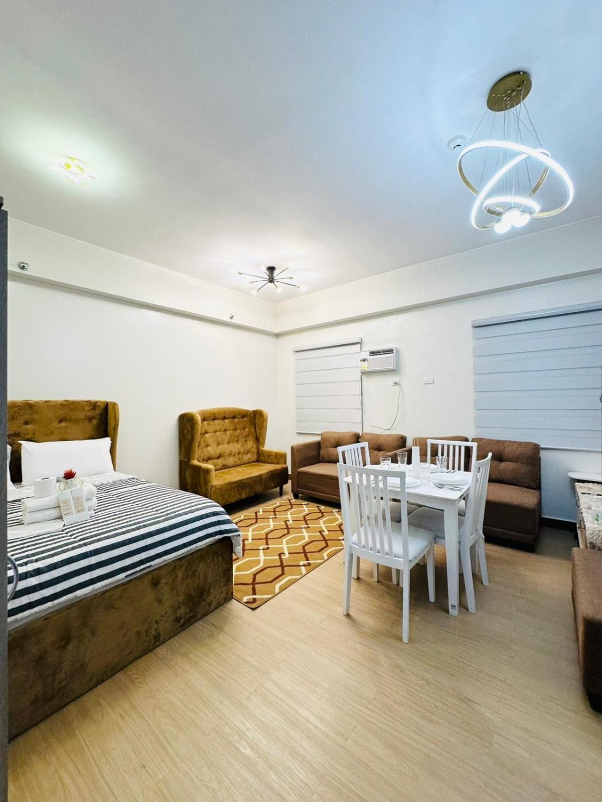 Starlight Suites Trece Martires Exteriör bild